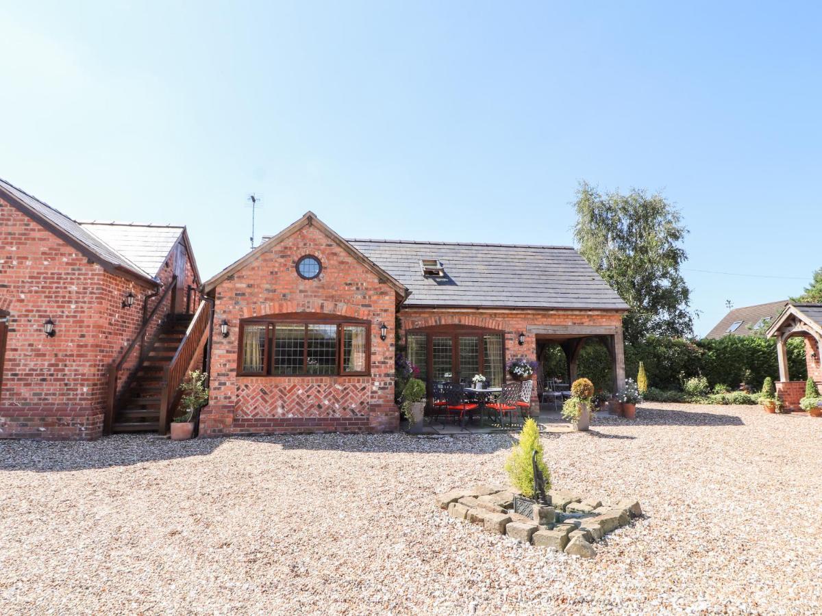 Honeysuckle Farmhouse Tarporley Exterior foto